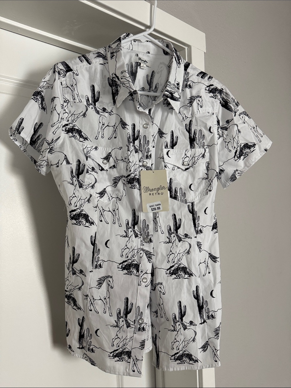 Wrangler Women’s White Short Sleeve Western Print Button-Down Shirt